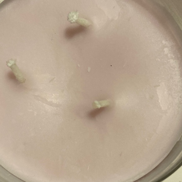 Bath & Body Works Pure Wonder Candle - Picture 2 of 2